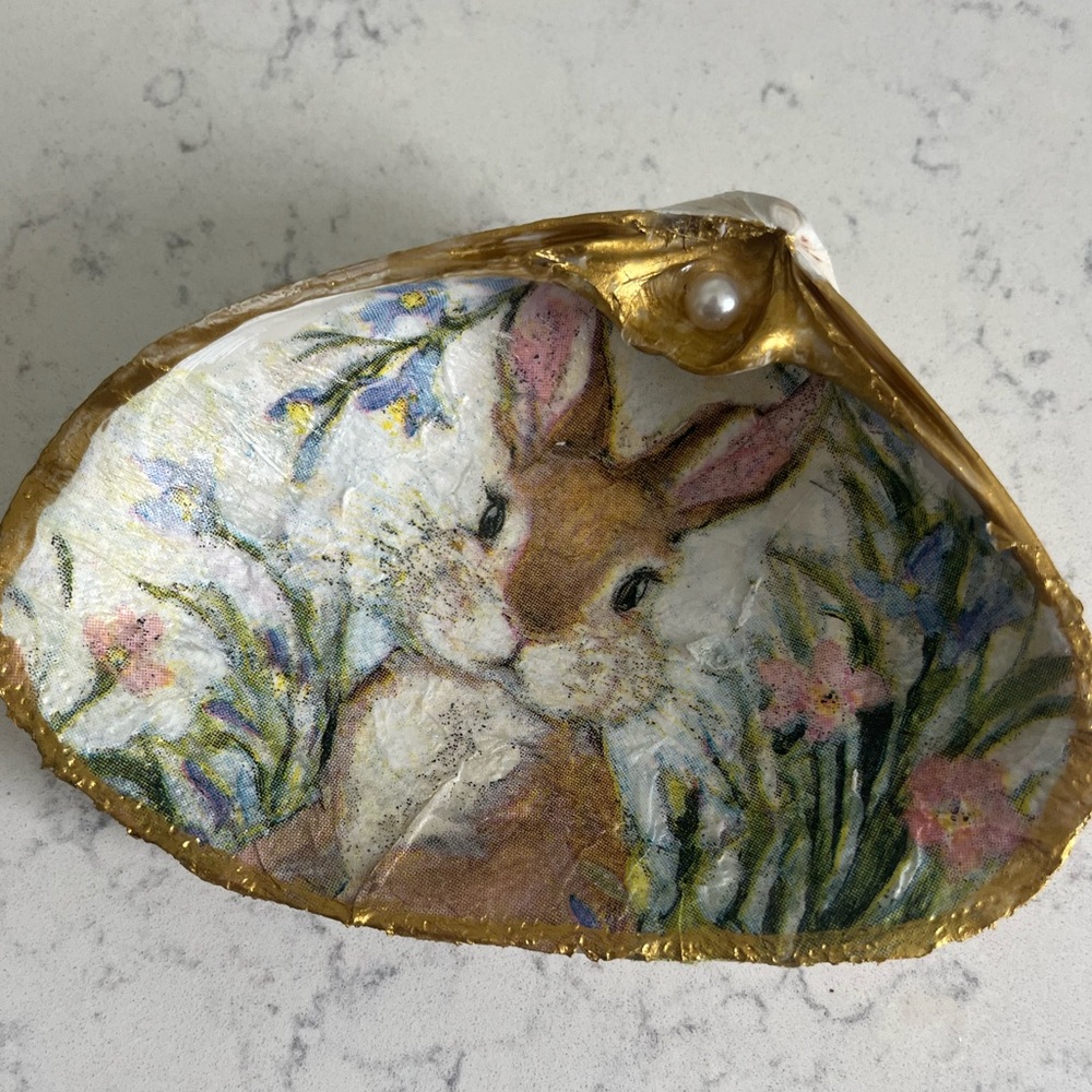 Decoupage Easter bunny shell - Picture 10 of 11